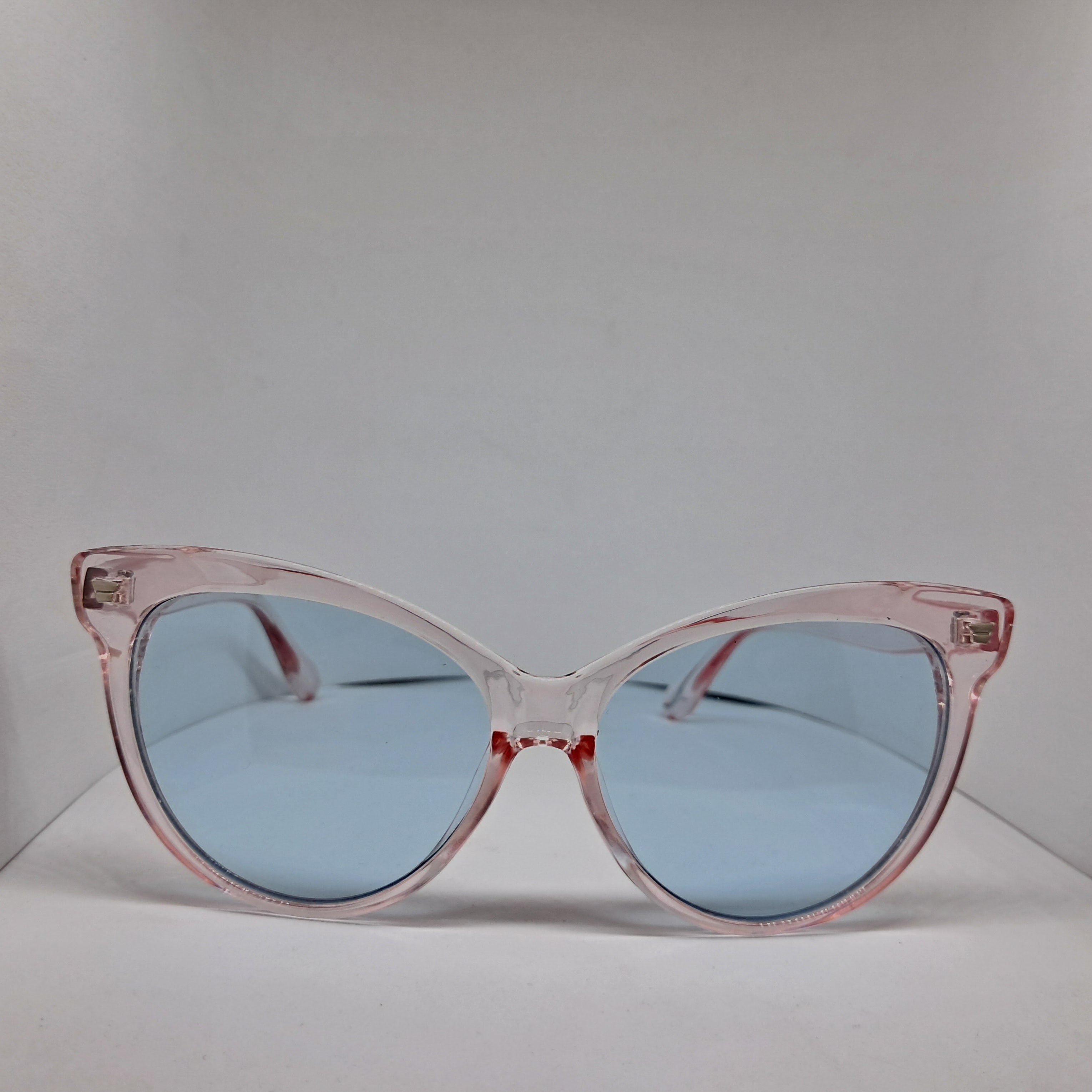 Pink cat-eye celeste