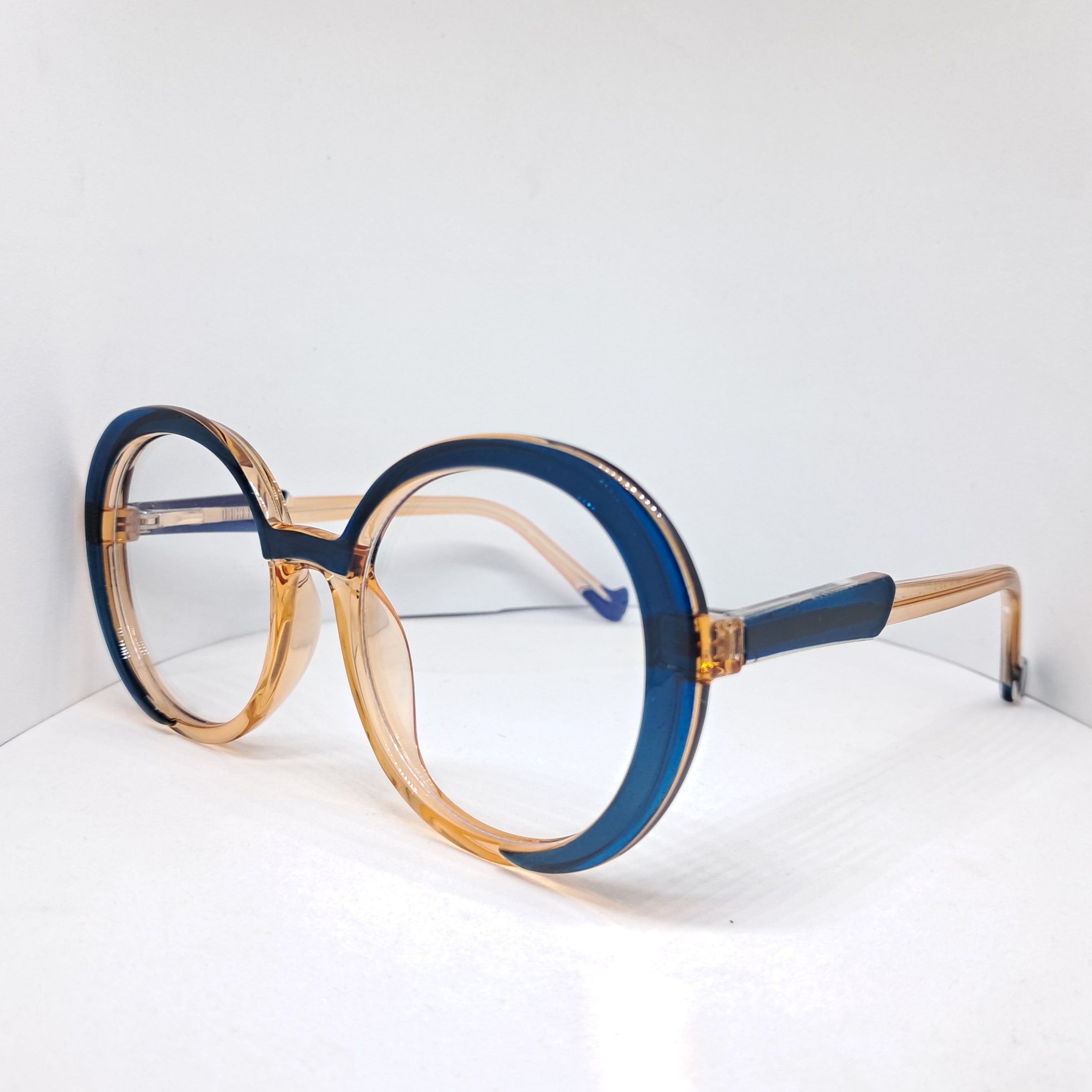 Round partially blue/orange