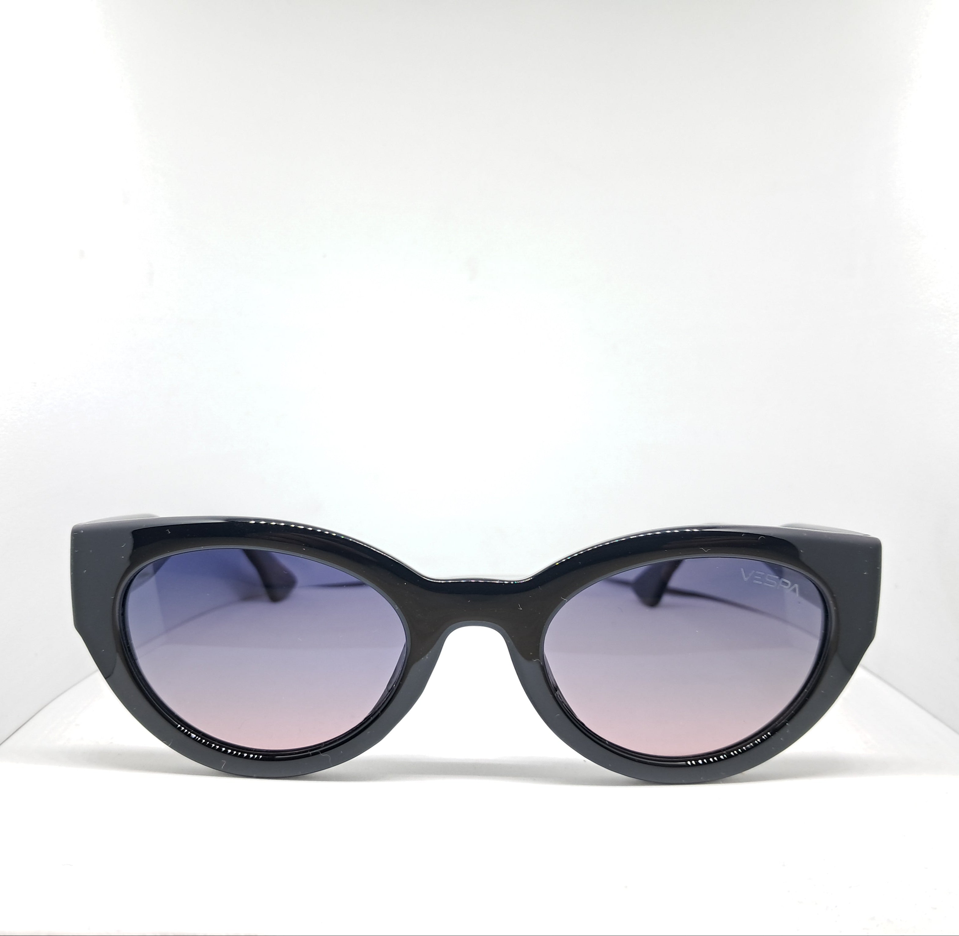 Vespa cat-eye black mask