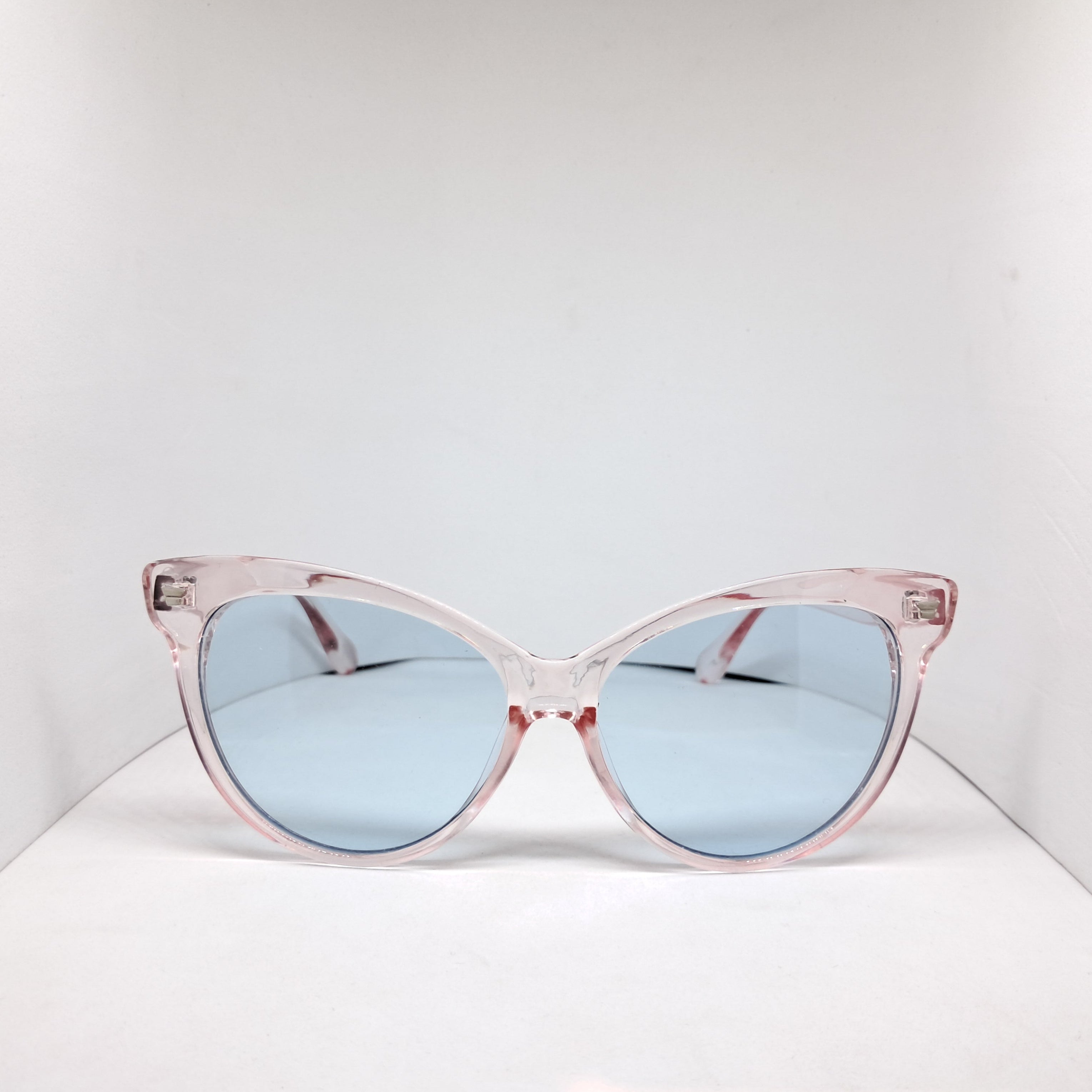 Pink cat-eye celeste