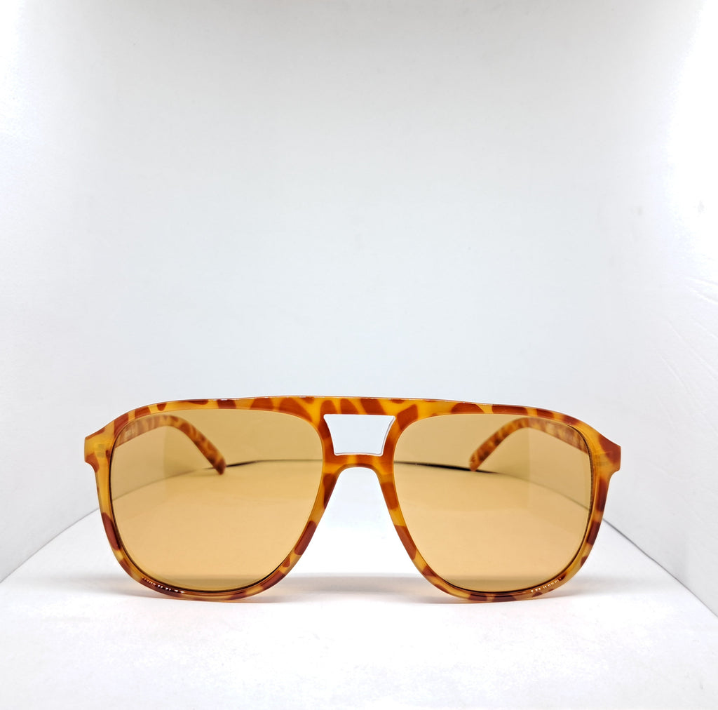 Giraffe aviator