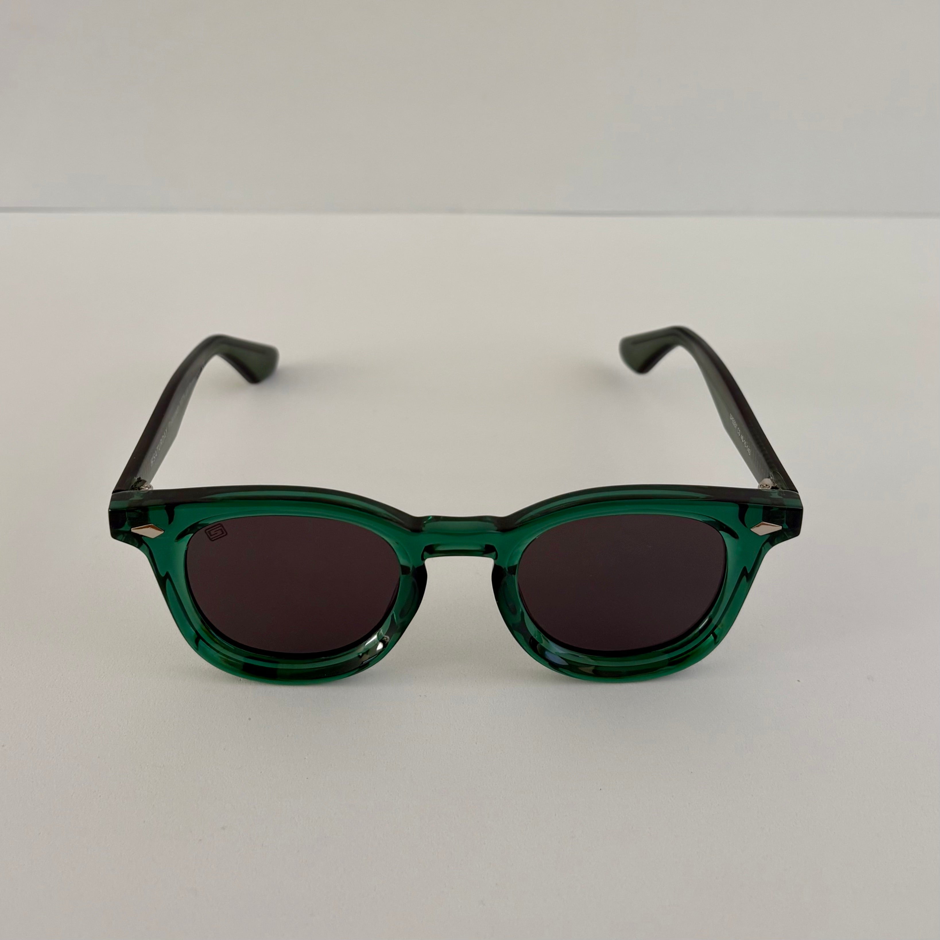 Hard-sun master emerald