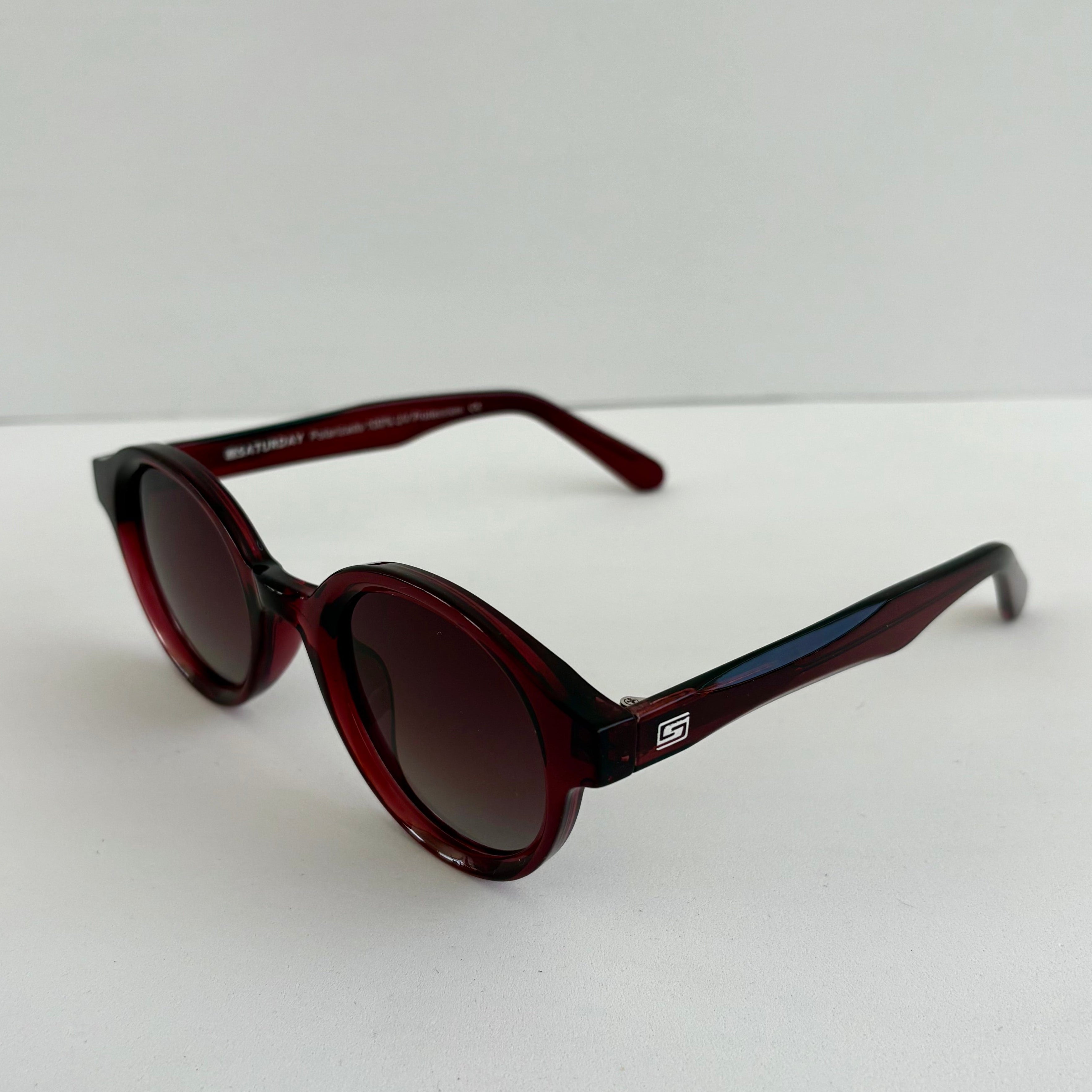 Round-sun transparent red