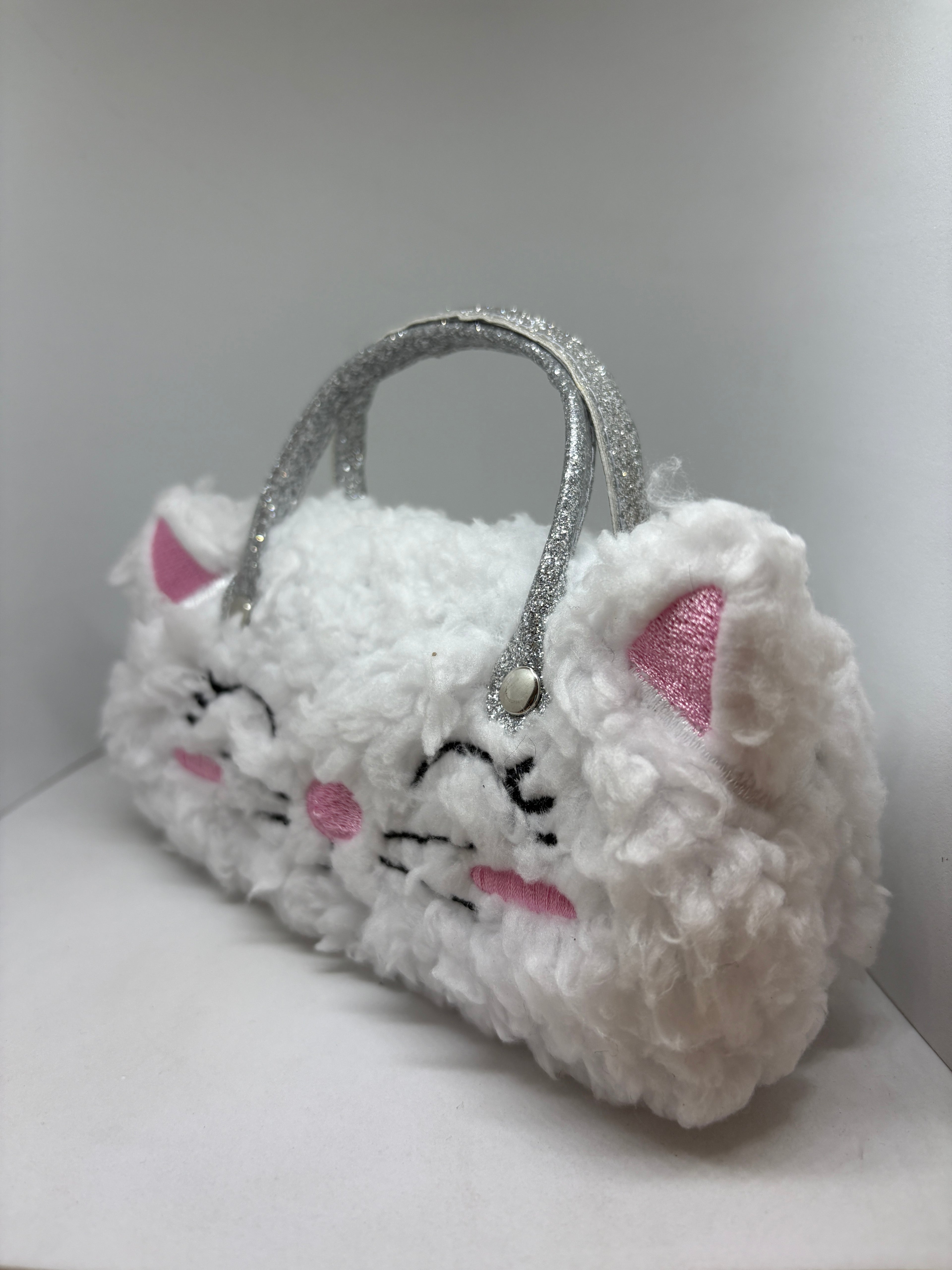 Estuche especial "Gatita Blanca"