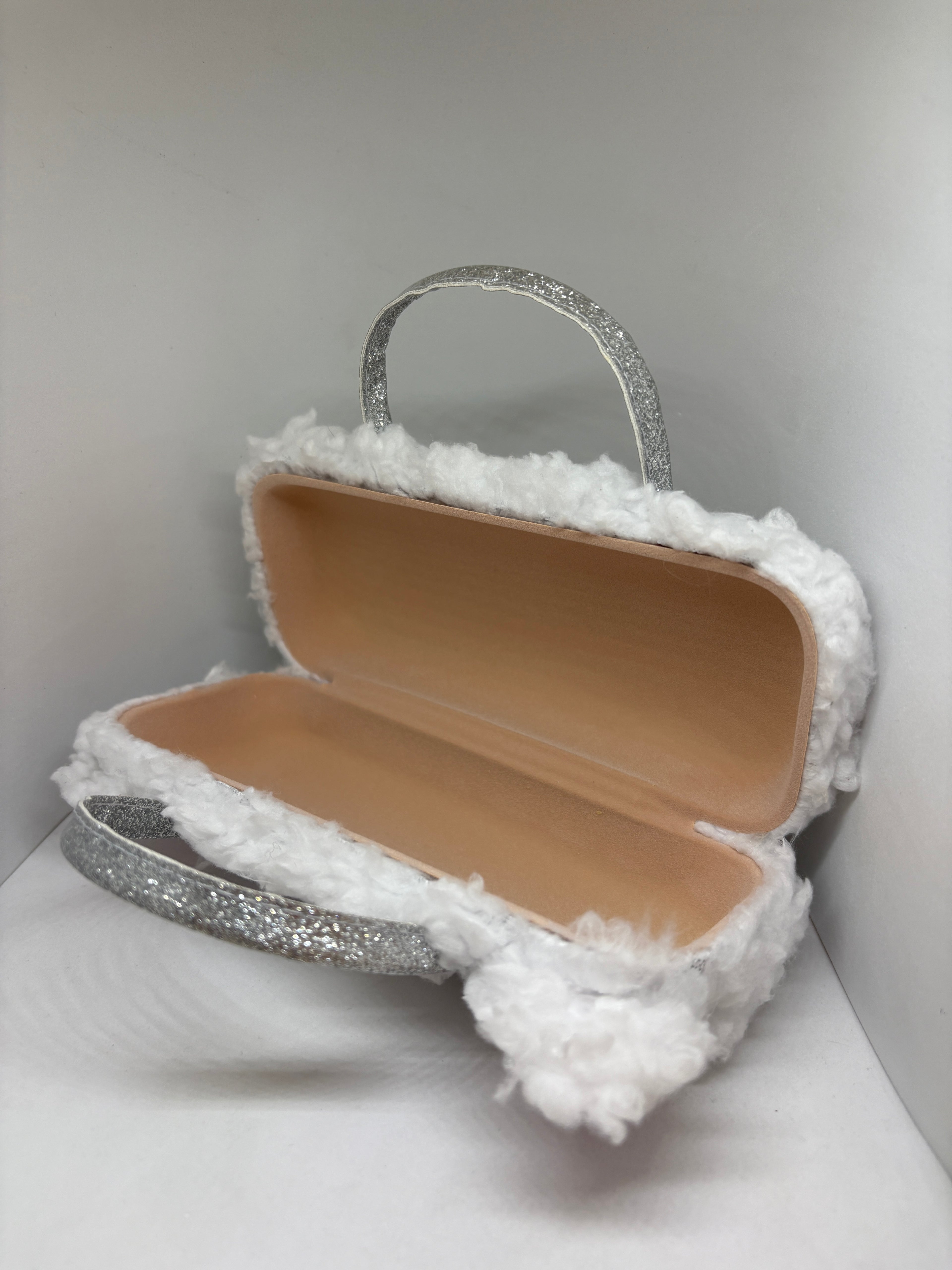 Estuche especial "Gatita Blanca"