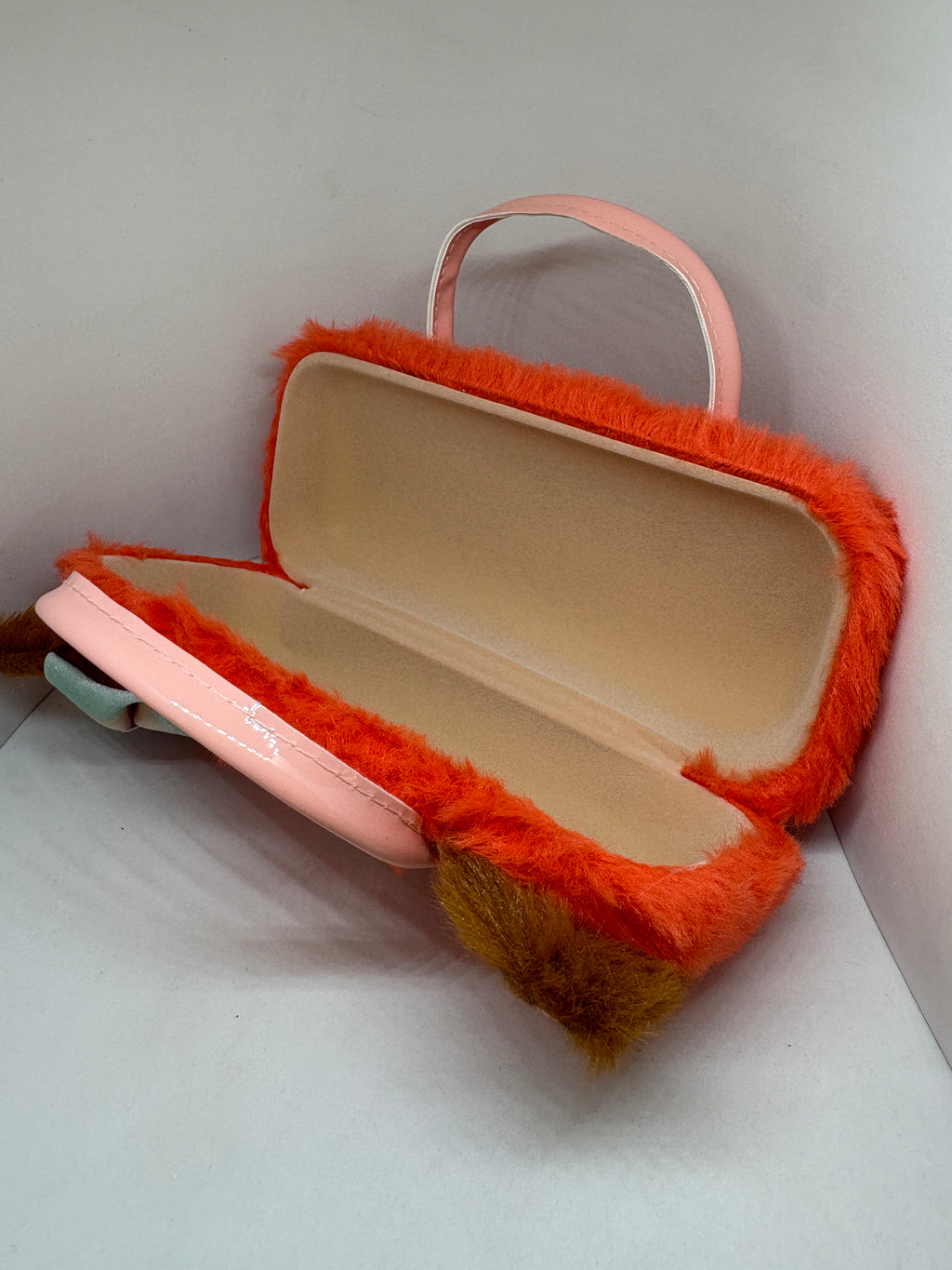 Estuche especial "Panda Rojo"